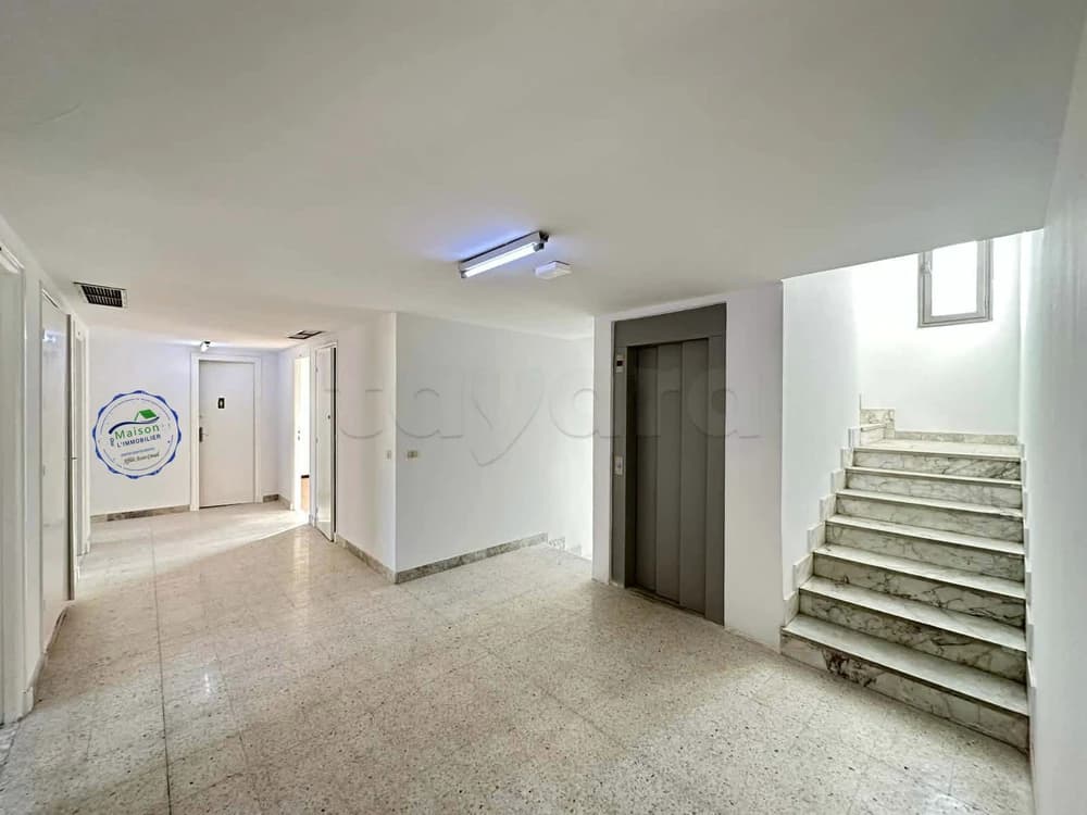 A louer immeuble 102 pièces à Lafayette Tunis