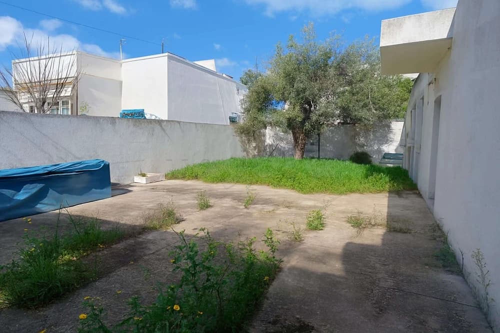 À vendre à ezzahra  206m² (prés de la gare cote plage) titre bleu