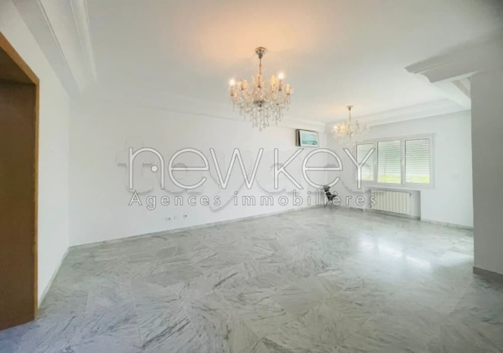 A louer un s+3 à la Marsa