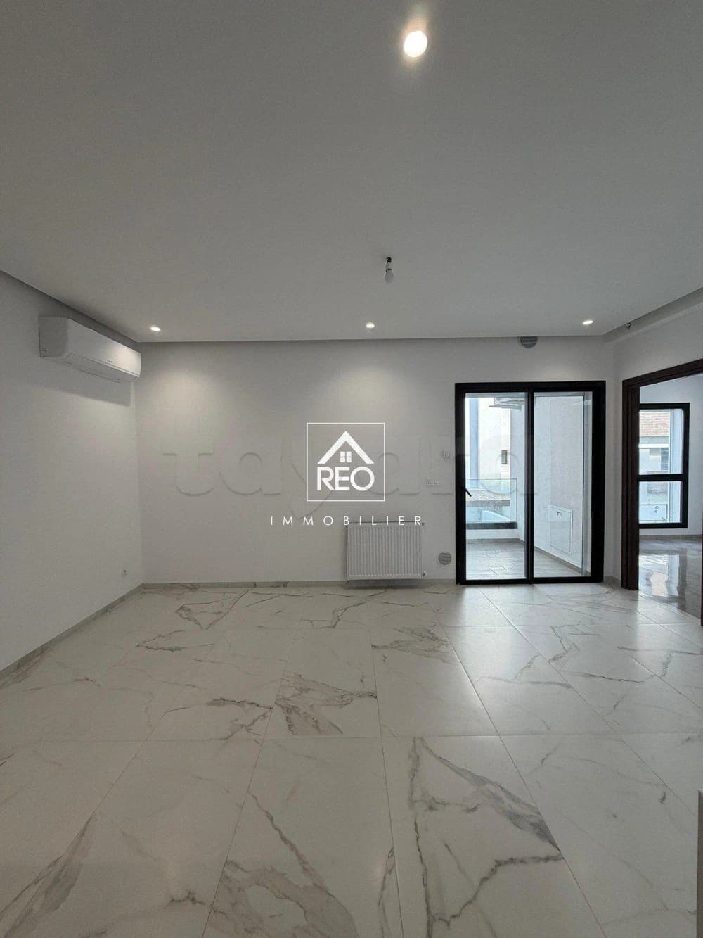 À VENDRE : Un appartement S+1( Direct promoteur ), idéalement situé à La Nouvelle Soukra , dans un cadre moderne et paisible.
