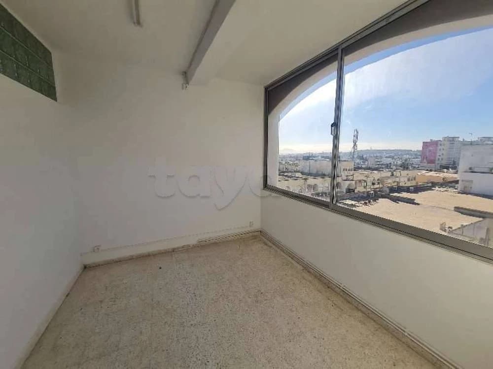 bureau hall plus 4  a el manzah 6 wb4048