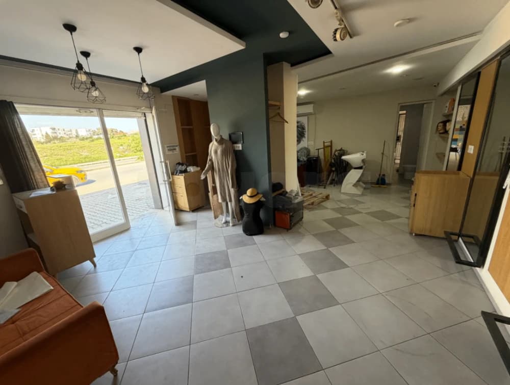 À louer – Local commercial rénové de 52 m² à El Ouardia 2 (Tunis)