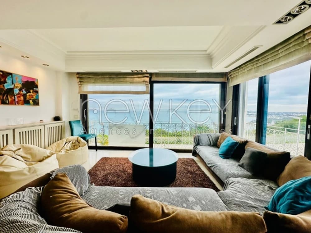 Un s3 meublé avec une vue panoramique à Gammarth