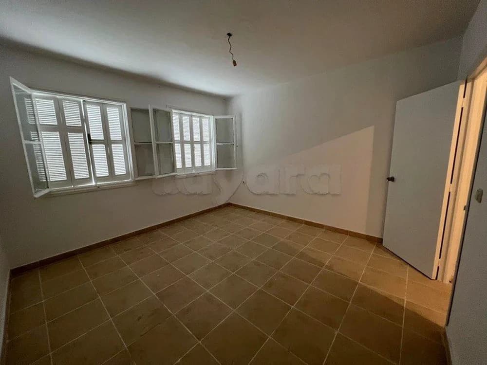 hall plus 2 a la cité el khadhra wb2371