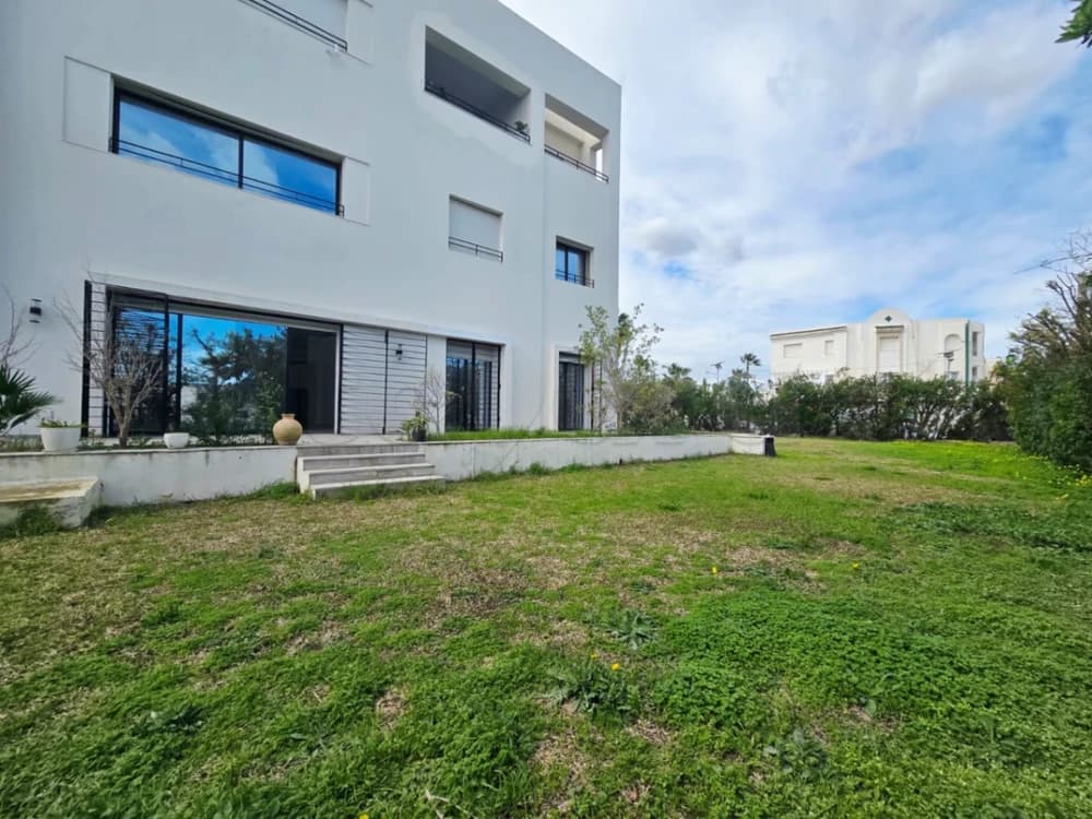 A louer un s+3 avec jardin à la Marsa 