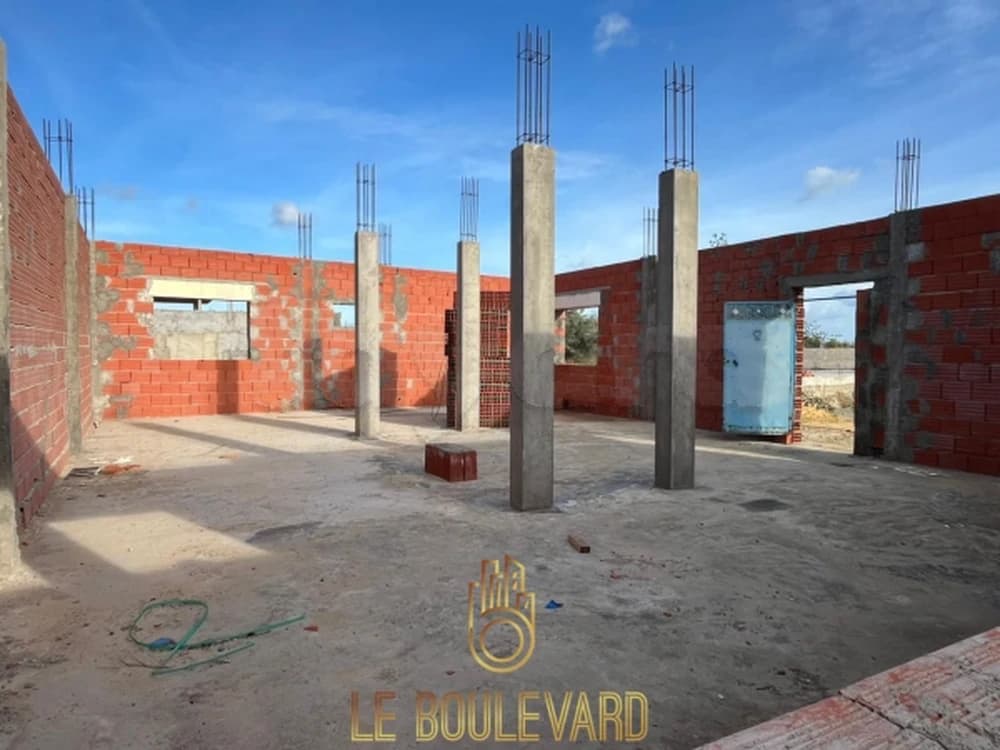 A vendre terrain Double façade avec structure à Ceinture , Nabeul