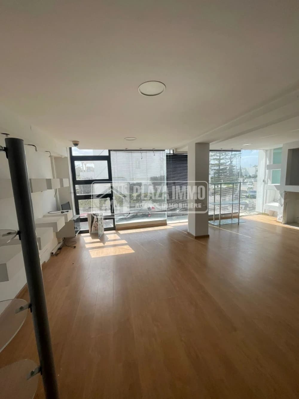 A louer Local commercial au Lac 1