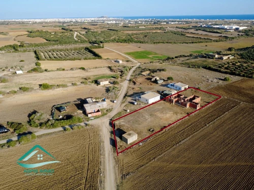 Maison inachevée 2583 m² à Harrouri Kelibia