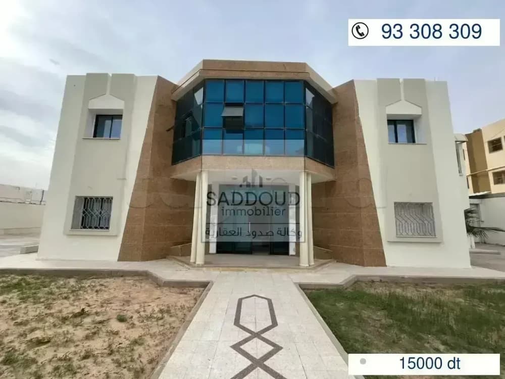 Usine & Administration à louer à Poudrière 2, sur la route Principale.