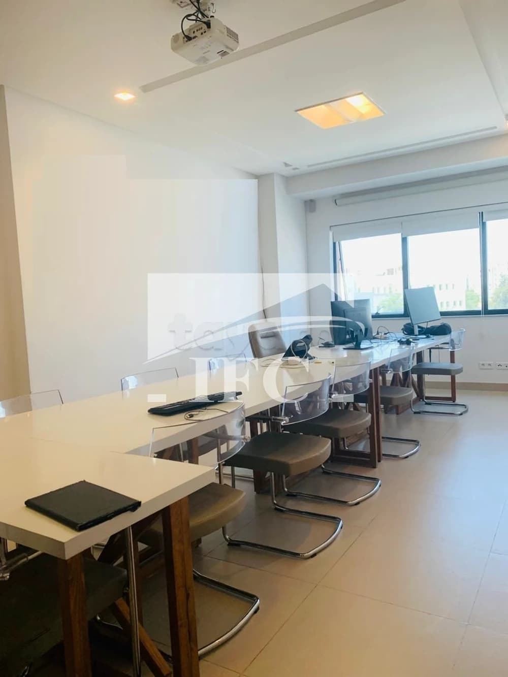  Bureau meublé en 5 espaces-150m²-CUN-IFCU111