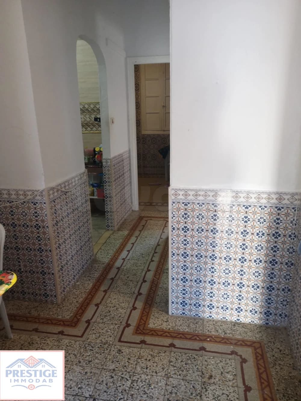 À VENDRE APPARTEMENT S+4   100 m² Rue Chadli Kallella Centre Ville Tunis
