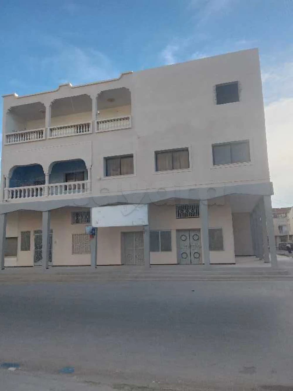 a vendre 3 loucaux et 2 appartements 