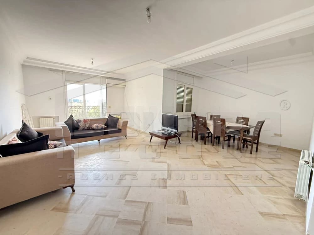 A vendre un appartement S+3 à L 'Aouina