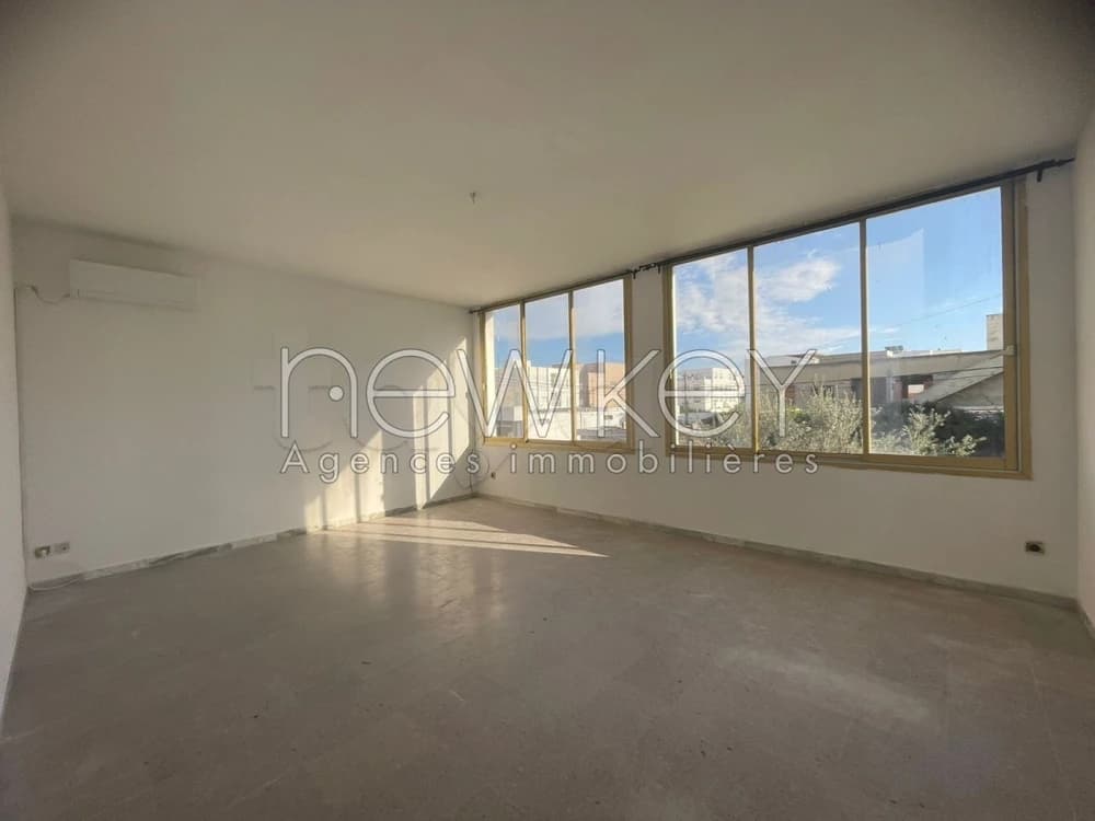 Un étage de villa en S+2 à la Marsa 