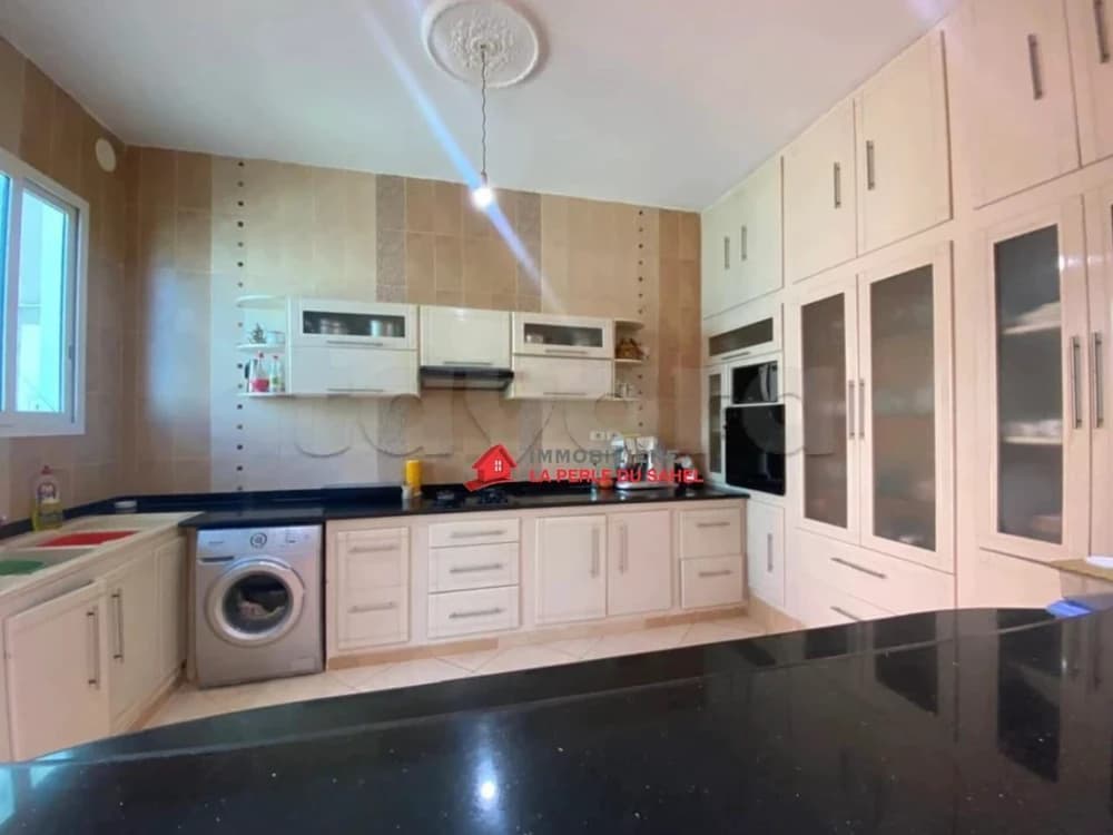 TRÈS BELLE VILLA SUR DEUX FACADE A AKOUDA