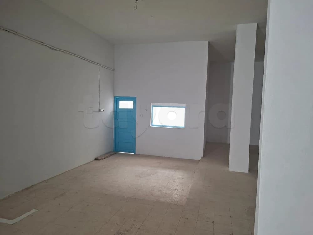 Dépôt à soukra état neuf 800m2