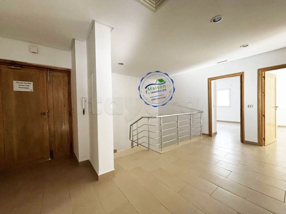 A louer Bureau 8 pièces situé au Menzah 4