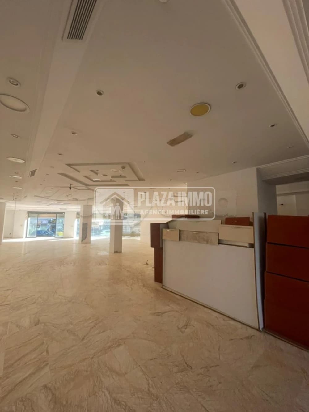 À louer – Local commercial en double façade à Ariana