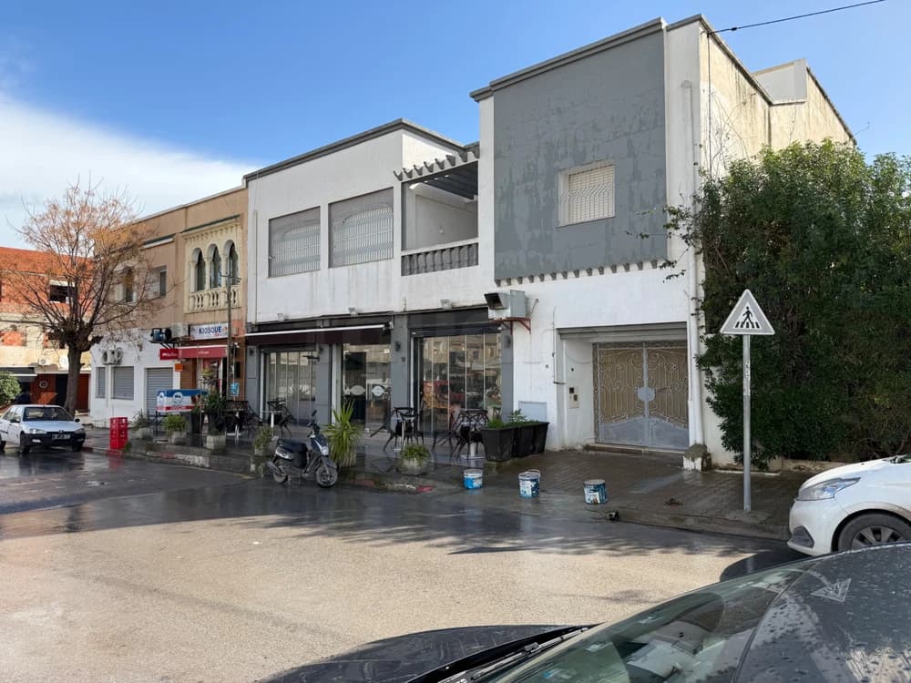 Surface commerciale à louer au premier étage 