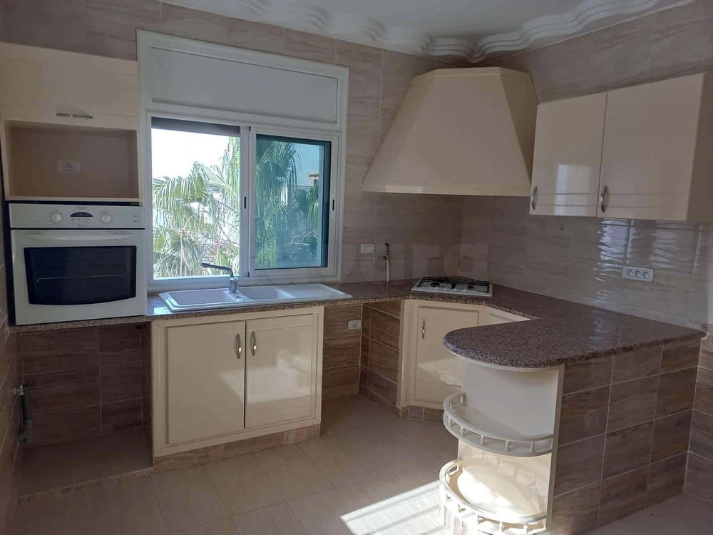 A louer Spacieux appartement S+3 Ain Zaghouan Nord