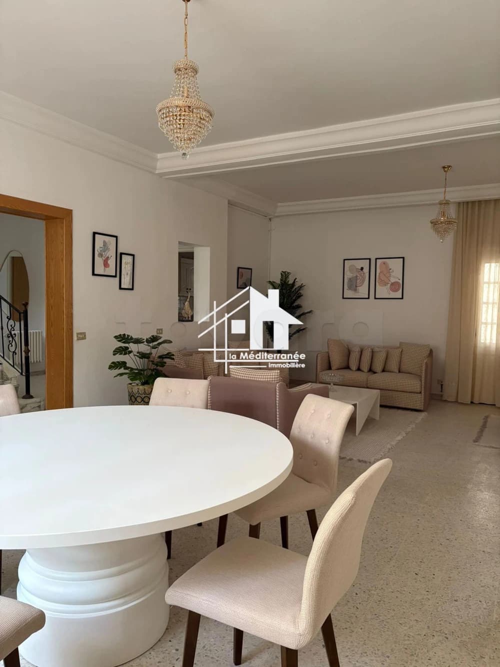 A louer une villa s+5 meublée à sidi Daoued 