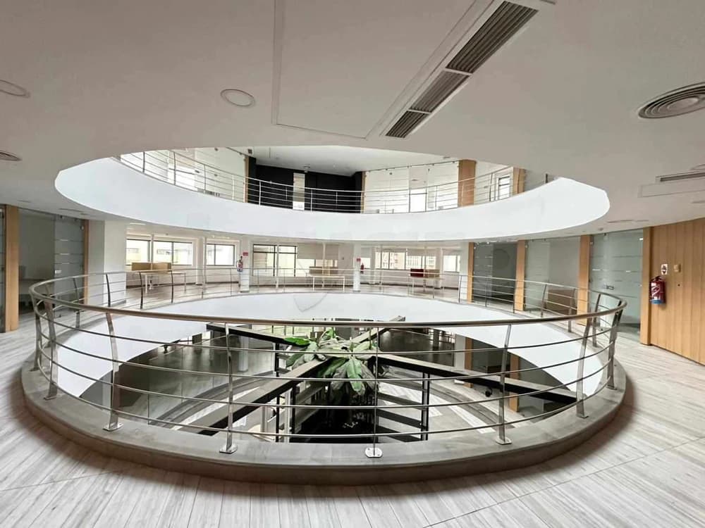 A louer immeuble 5 niv 3150 m² aux Berges Du Lac 2