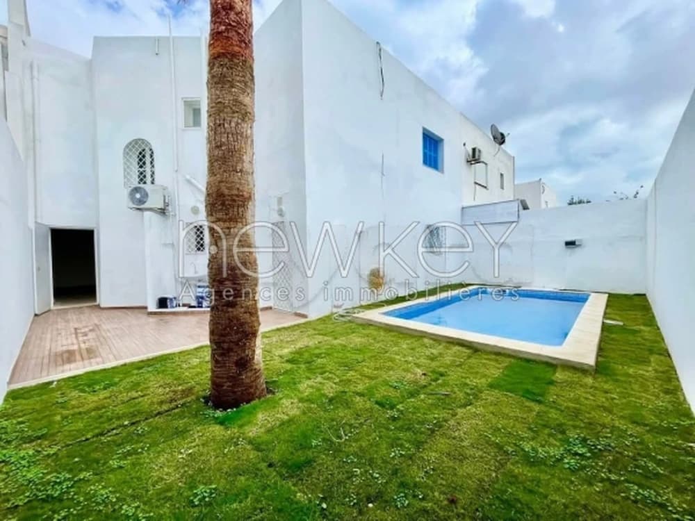 Duplex S+5 à Louer à La Marsa