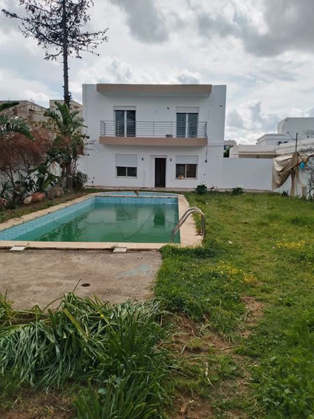 duplex avec piscine et jardin s+4 la soukra