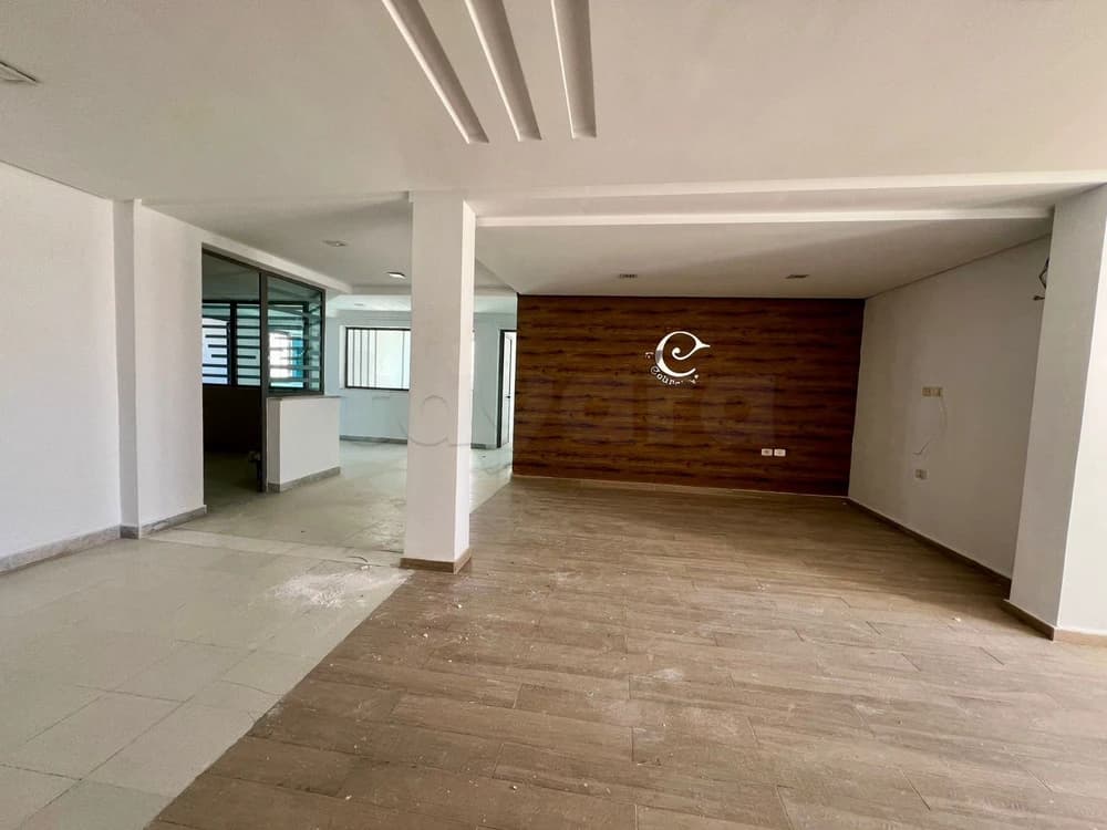 A Louer Plateau  HALL+6 à Khzema 