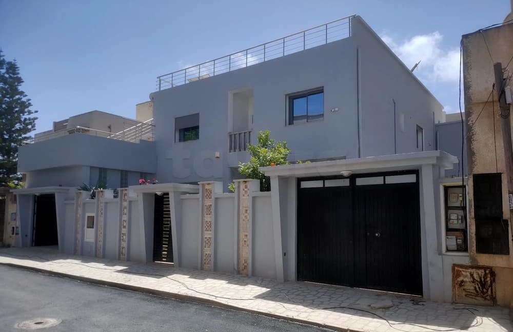 بناية في حمام الشط