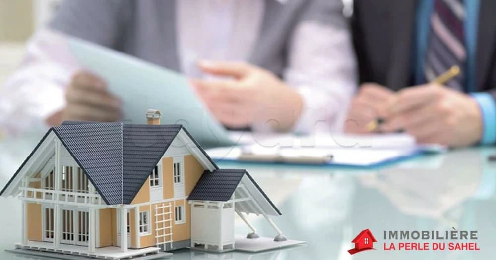 TRÈS BEAU TERRAIN DE 300 m2 SUR DEUX FACADES A SAHLOUL