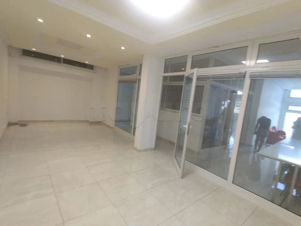 A Louer un local commercial à l'Aouina