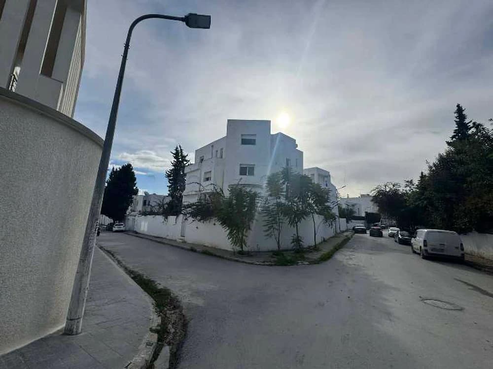 A LOUER immeuble à usage de bureaux ou établissement scolaire situé à El Menzah 8