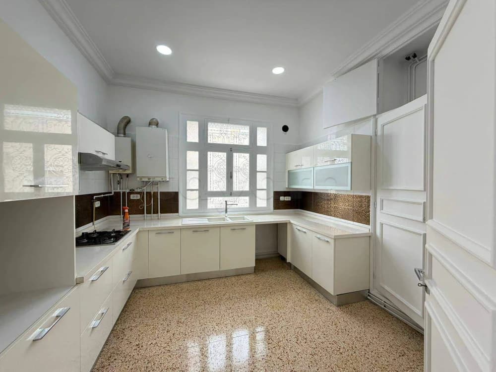 A louer un spacieux étage de villa en S3 El Omrane