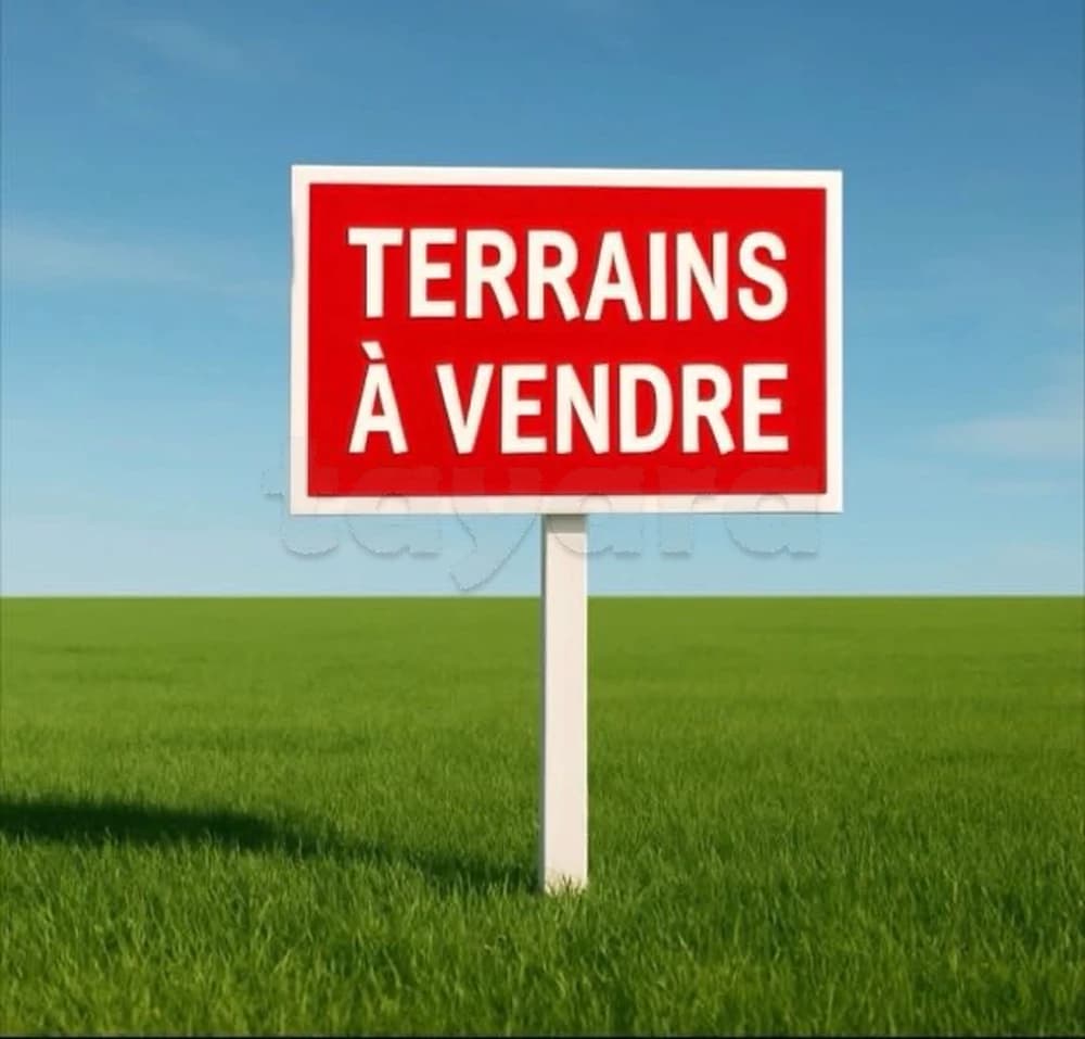 À vendre un terrain avec deux façades de 526 m2 