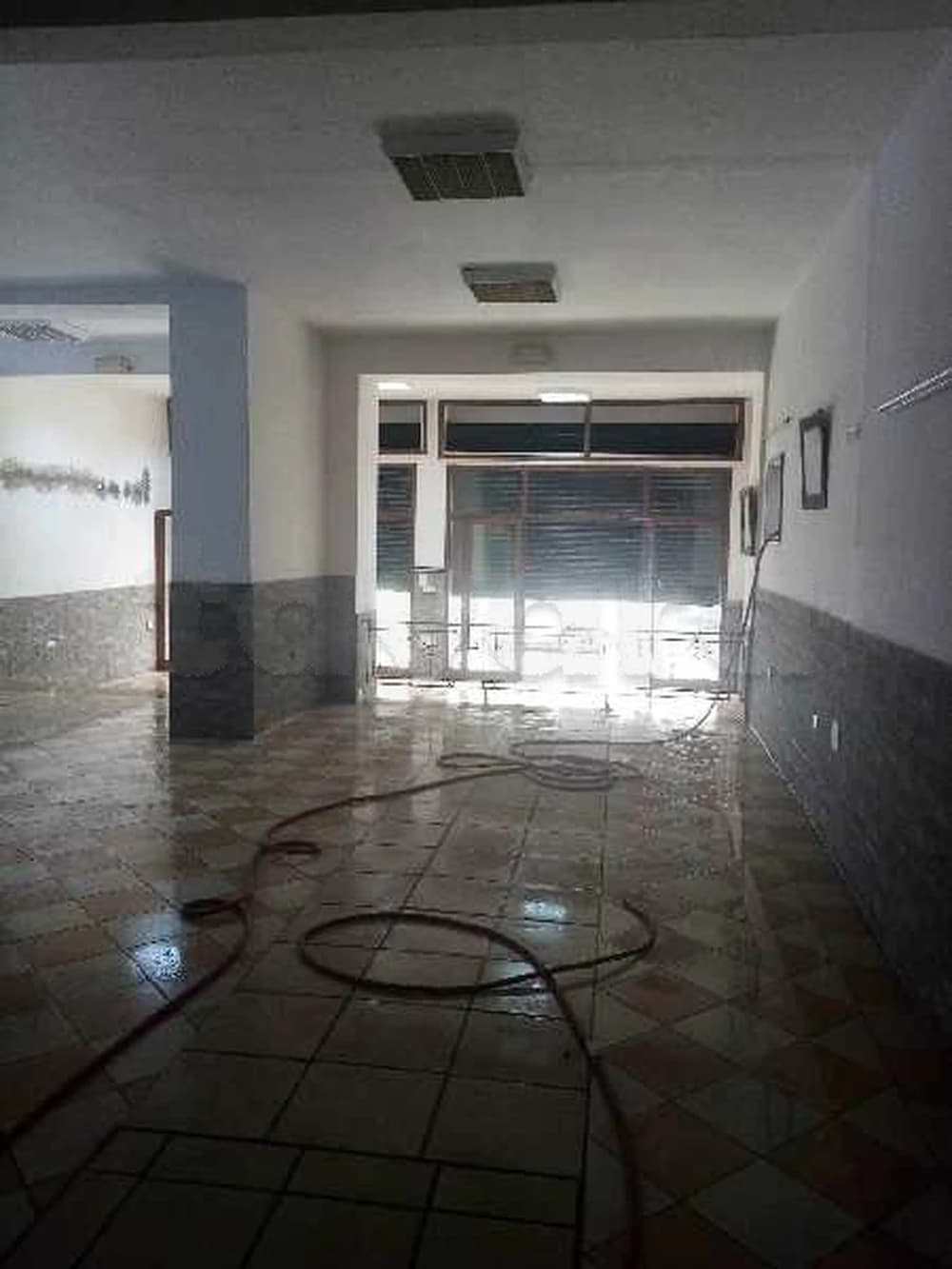 Super local 200m2 à usage dépôt au kram