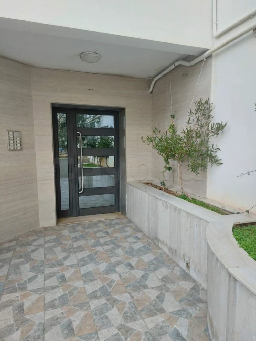 A louer grand appartement Aouina s+4