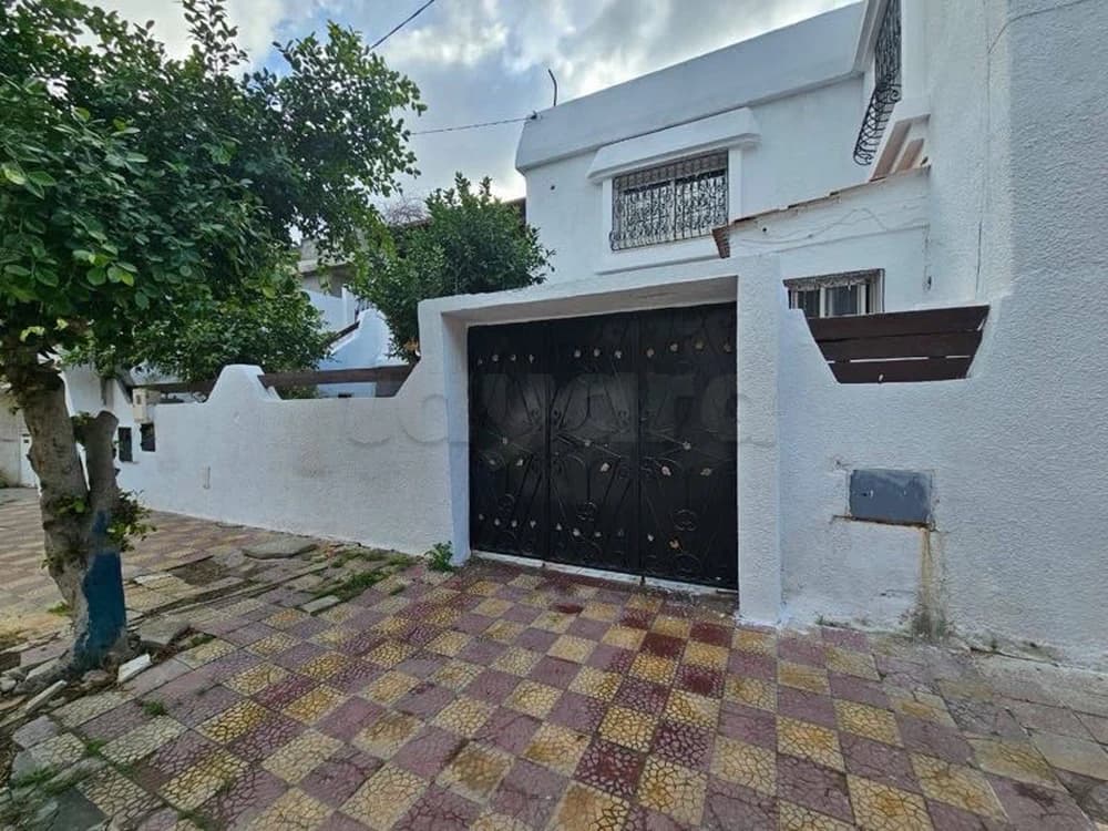 📍 CITE EZZOUHOUR 4 - TUNIS  : ETAGE DE VILLA  À VENDRE AVEC CERTIFICAT DE PROPRIÉTÉ 