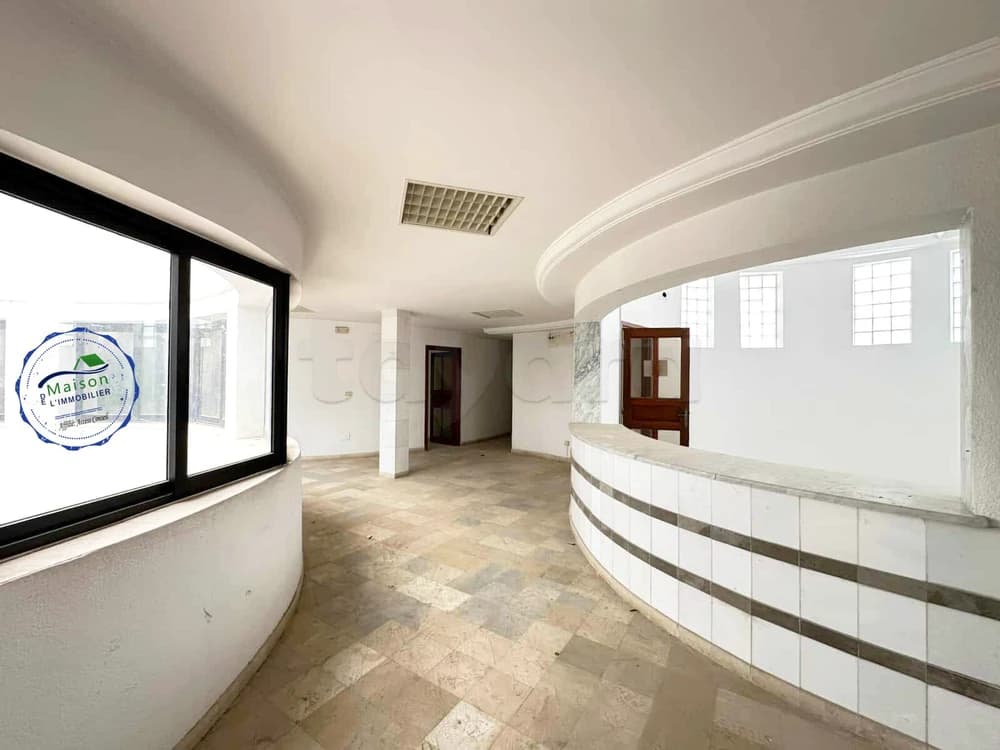 À louer immeuble r2 en 30 pièces à la Charguia 2