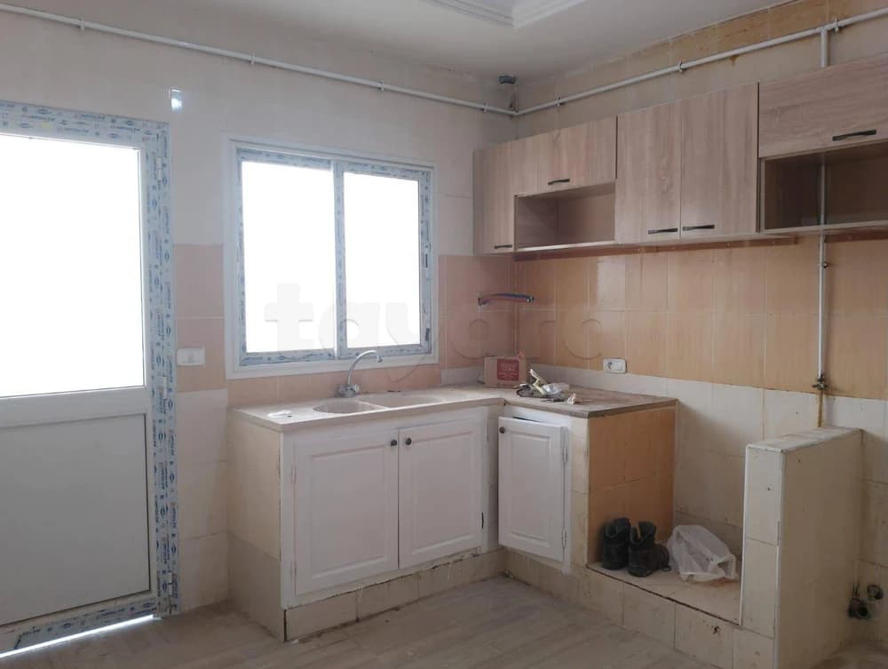 A LOUER UN APPARTEMENT S+2 RÉNOVÉ A TAHER SFAR CôTé MER 