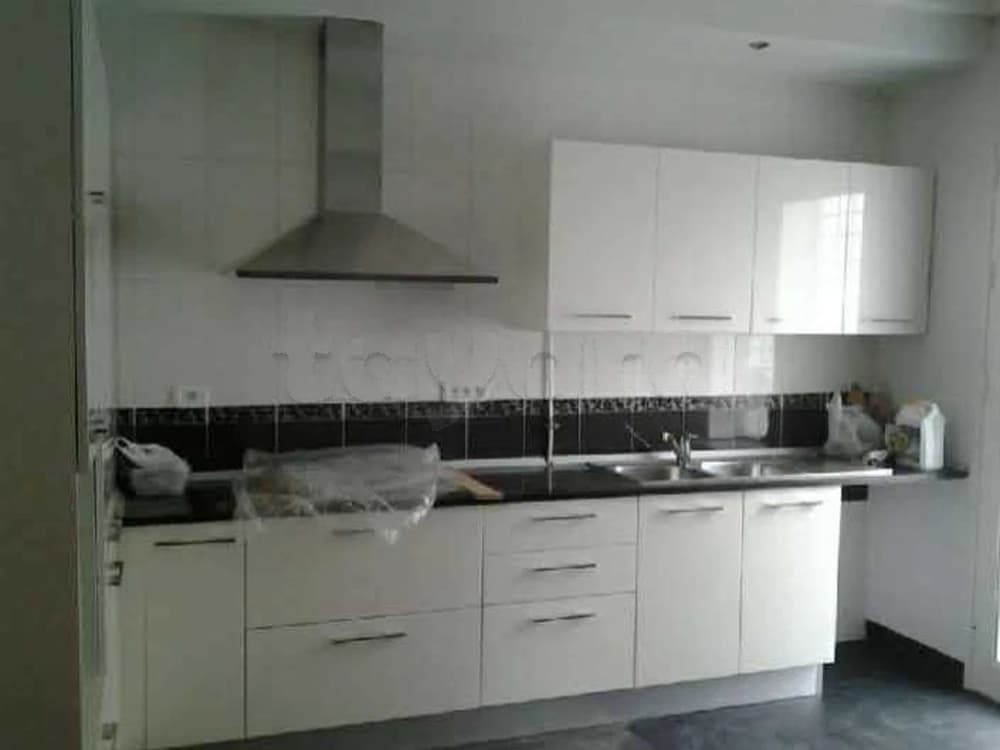 Jardin d’El Menzah 2 : TRIPLEX S+5  A LOUER 
