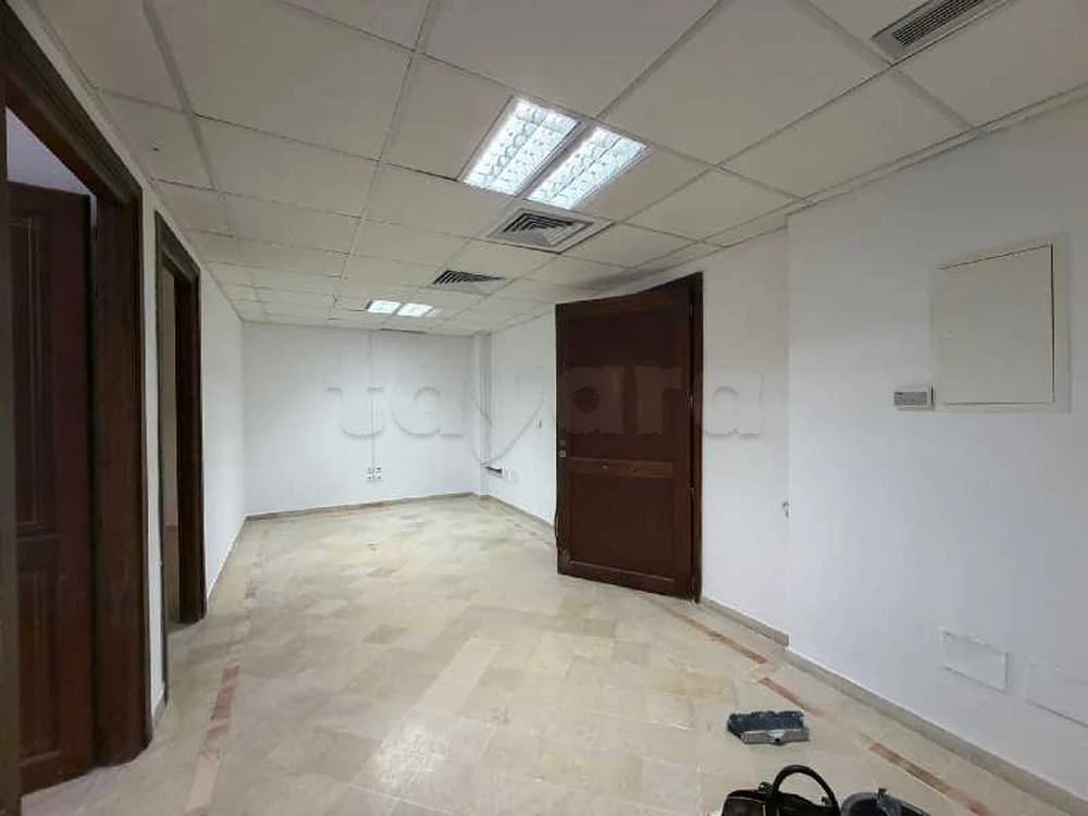 BORJ BACCOUCHE : BUREAU H+4 À LOUER 
