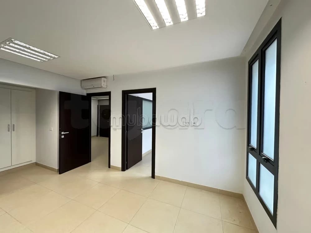 A vendre bureau H2 parking SS à Borj Louzir