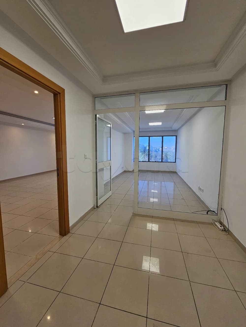 À Louer – Bureau Hall +2 à Montplaisir