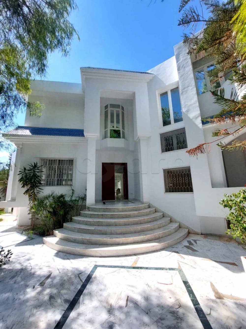 A LOUER VILLA S+9   AVEC  PISCINE 