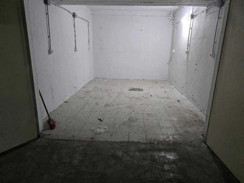 Local de stokage de dépôt Garage sis au Lac 2 près de café 716 de 12m2