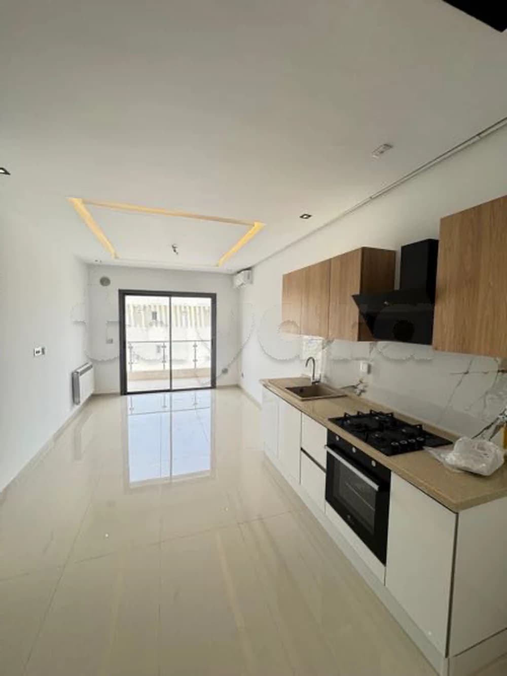 🏡 À Louer –  4 eme etage S+1 Jamais Habité
📍 Laouina – Cité El Wahat
