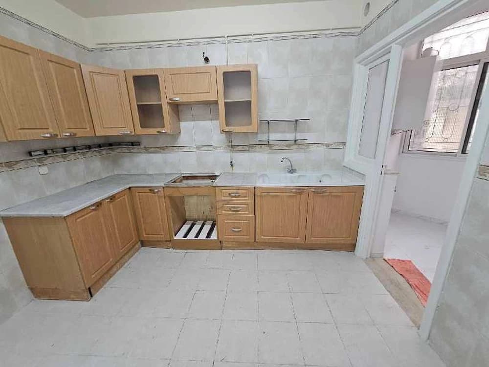 RIADH EL ANDALOUS : APPARTEMENT S+3  AU REZ-DE-CHAUSSÉE A VENDRE
