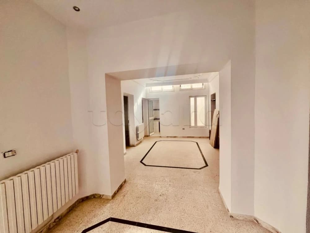 BUREAU 170 M² Alain Savary