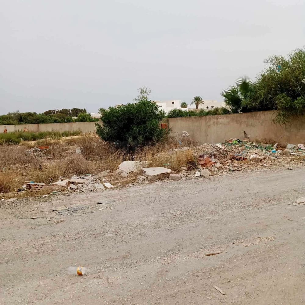 A vendre un terrain 1210m² TITRE INDIVIDUELLE  300m du Rom-point cité IKALIL route de Gammarth Km5 la marsa 